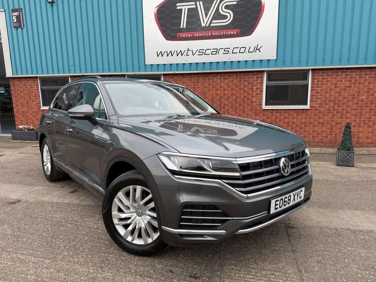 Used Volkswagen Touareg 2018 for sale - 78127672: Photo 2