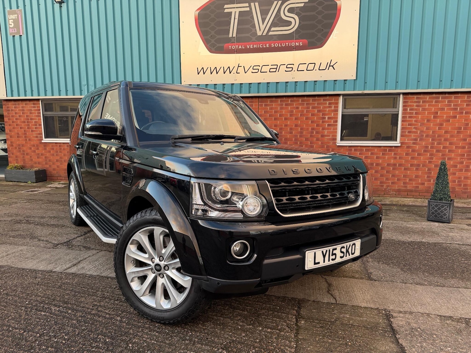 Used Land Rover Discovery 4 2015 for sale - 77074889: Photo 2