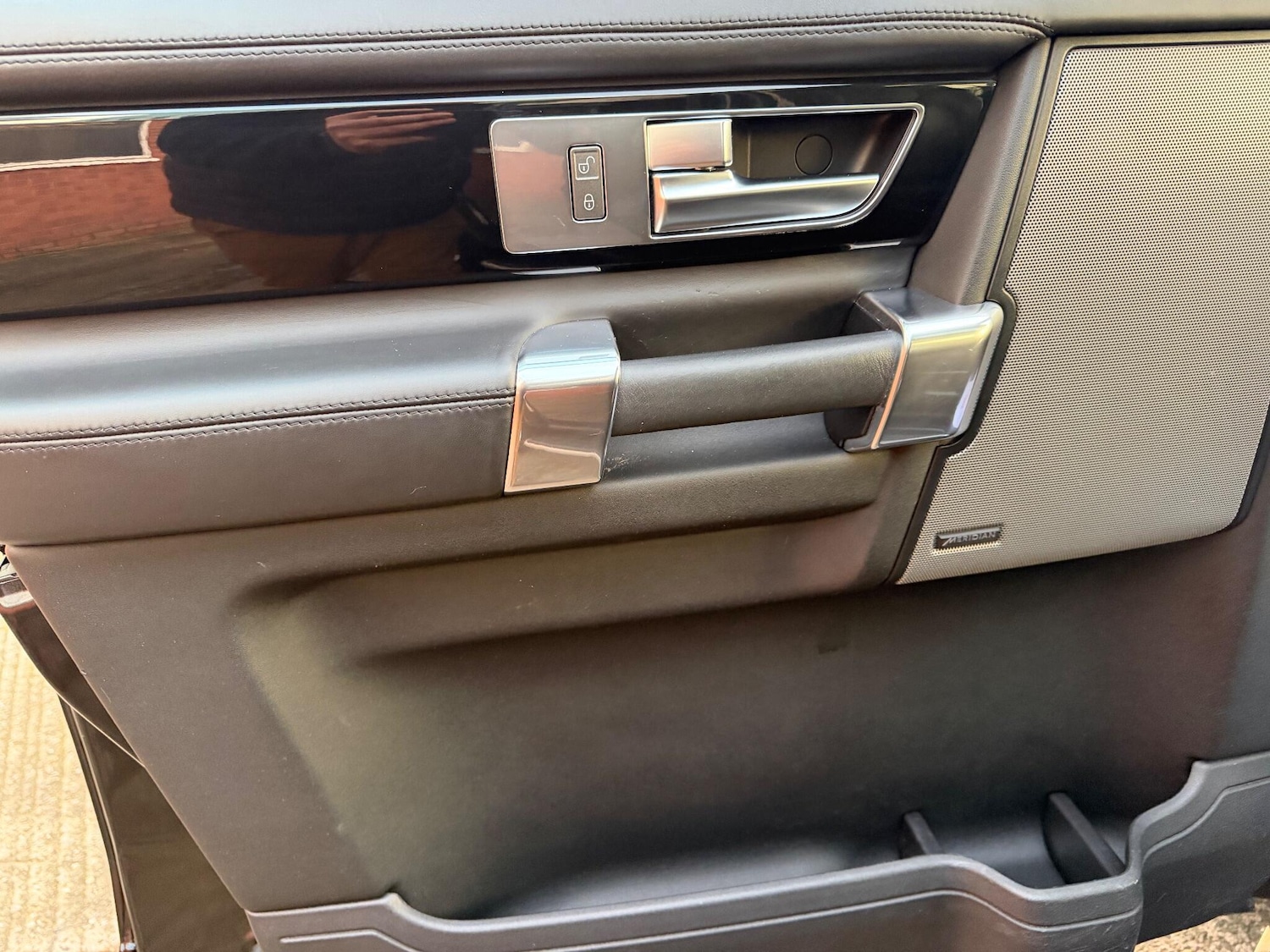 Used Land Rover Discovery 4 2015 for sale - 77074889: Photo 29