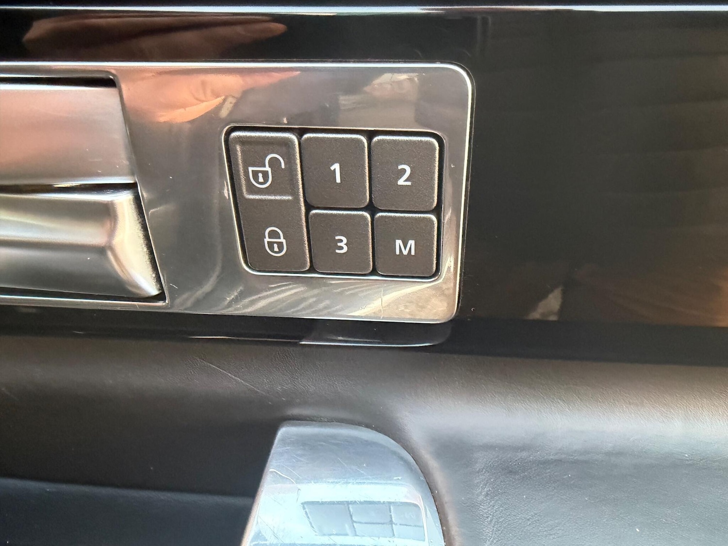 Used Land Rover Discovery 4 2015 for sale - 77074889: Photo 31