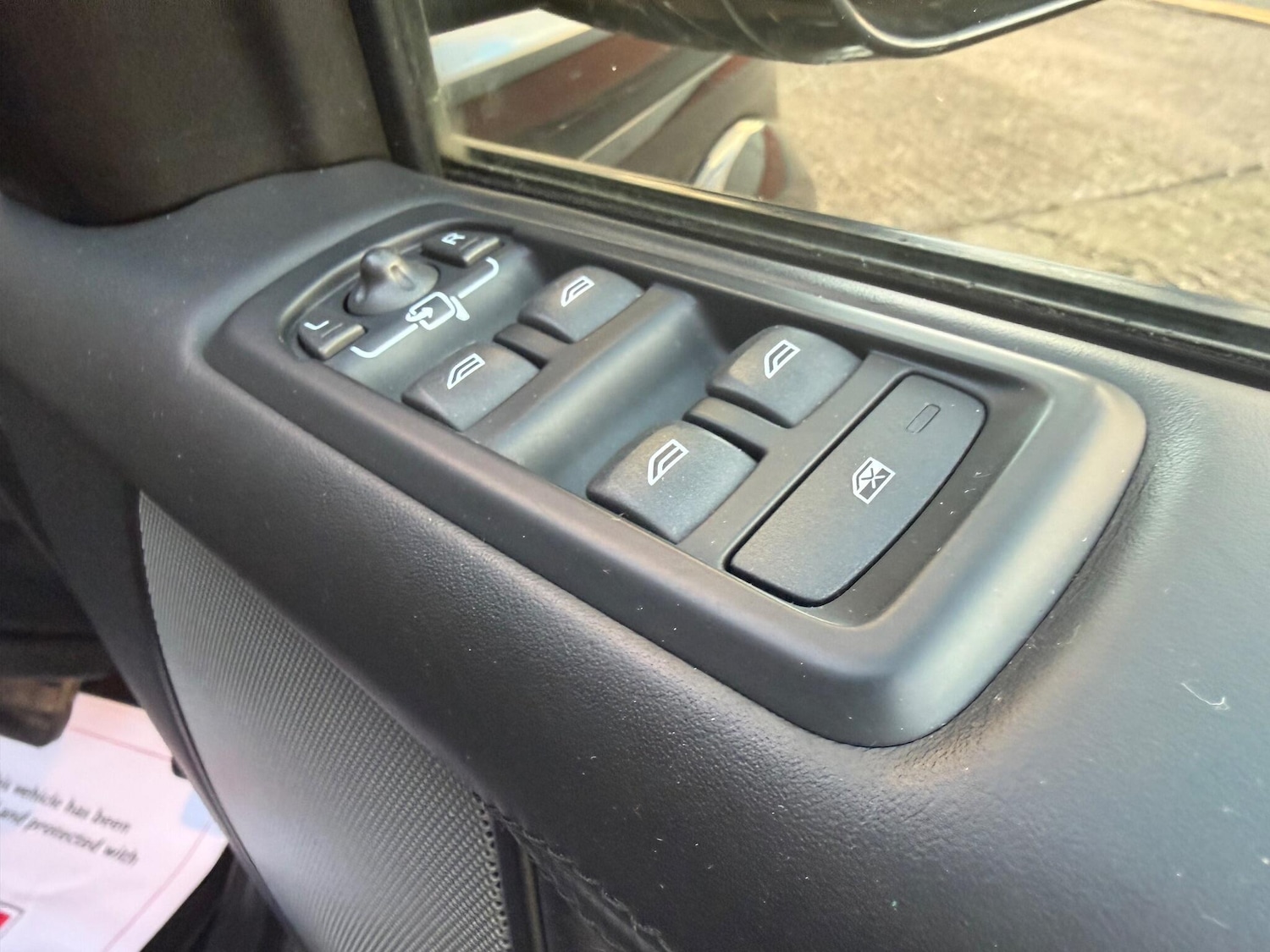 Used Land Rover Discovery 4 2015 for sale - 77074889: Photo 32