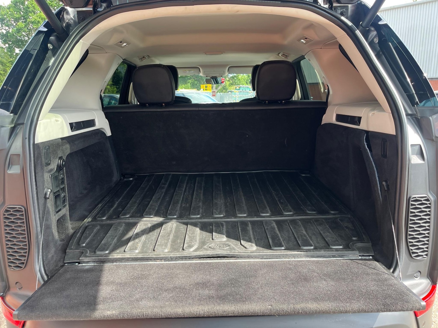 Used Land Rover Discovery 2018 for sale - 76987868: Photo 11