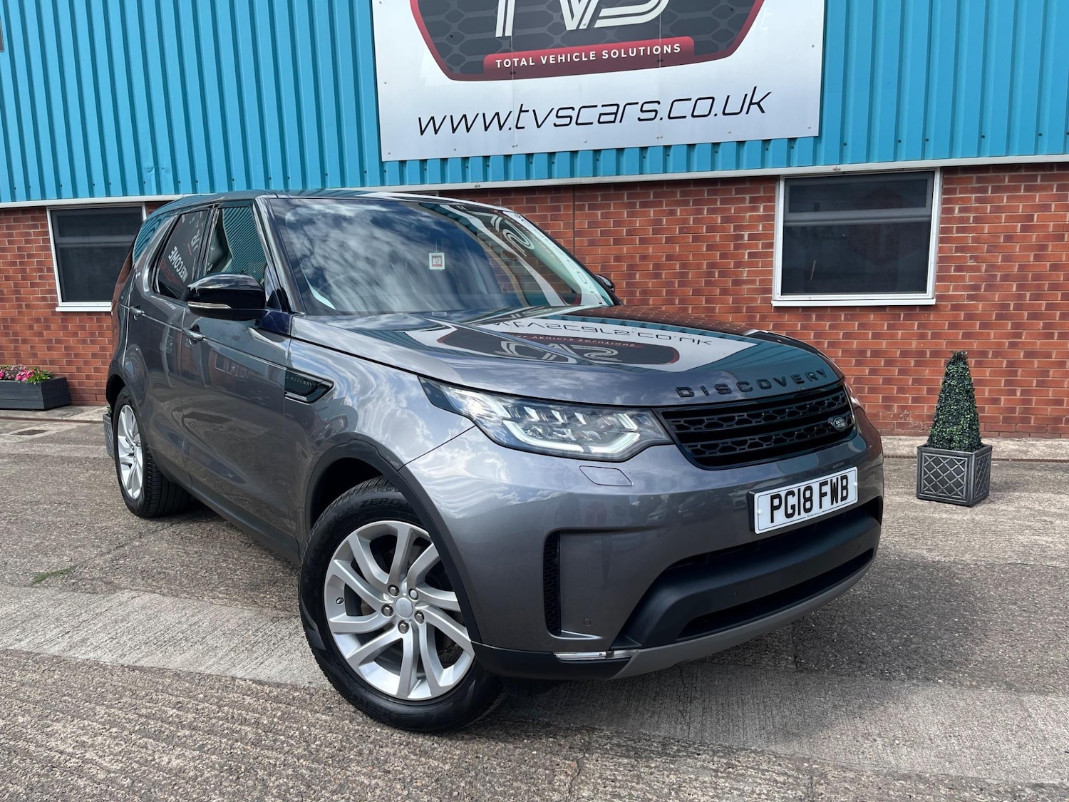 Used Land Rover Discovery 2018 for sale - 76987868: Photo 2
