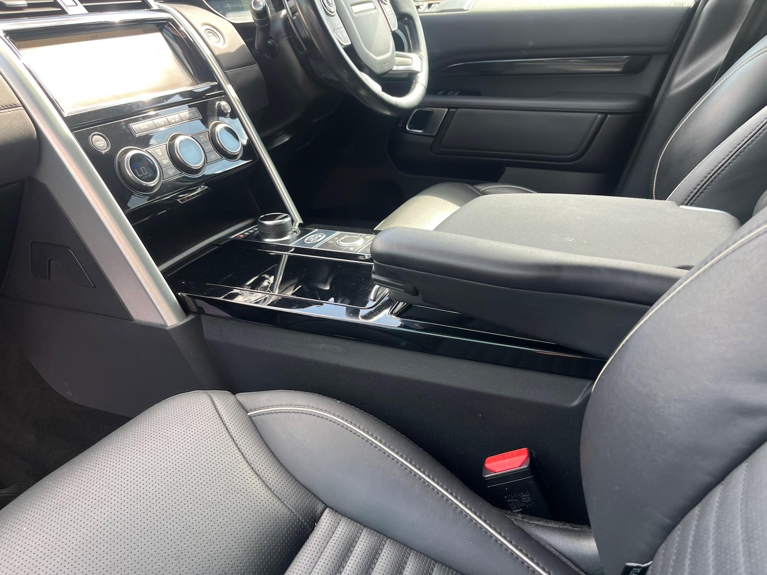 Used Land Rover Discovery 2018 for sale - 76987868: Photo 8