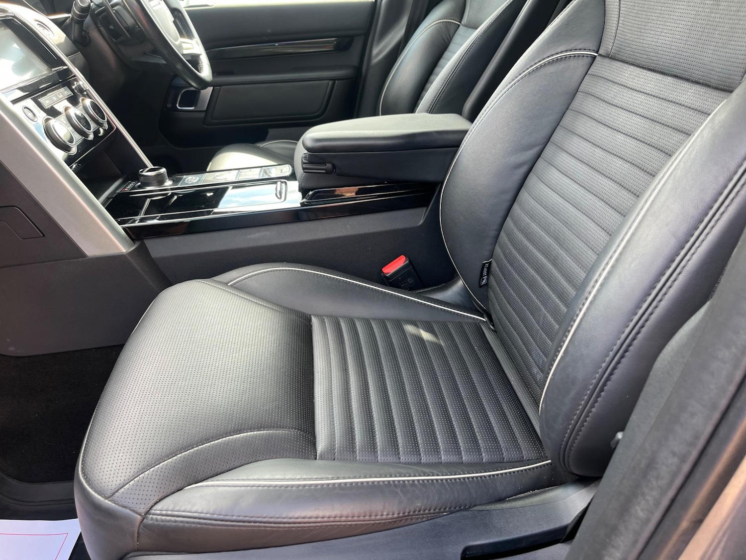 Used Land Rover Discovery 2018 for sale - 76987868: Photo 9