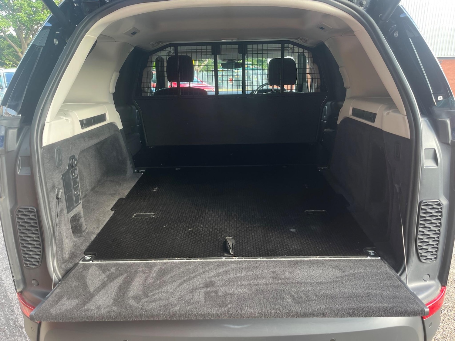 Used Land Rover Discovery 2020 for sale - 76987711: Photo 13