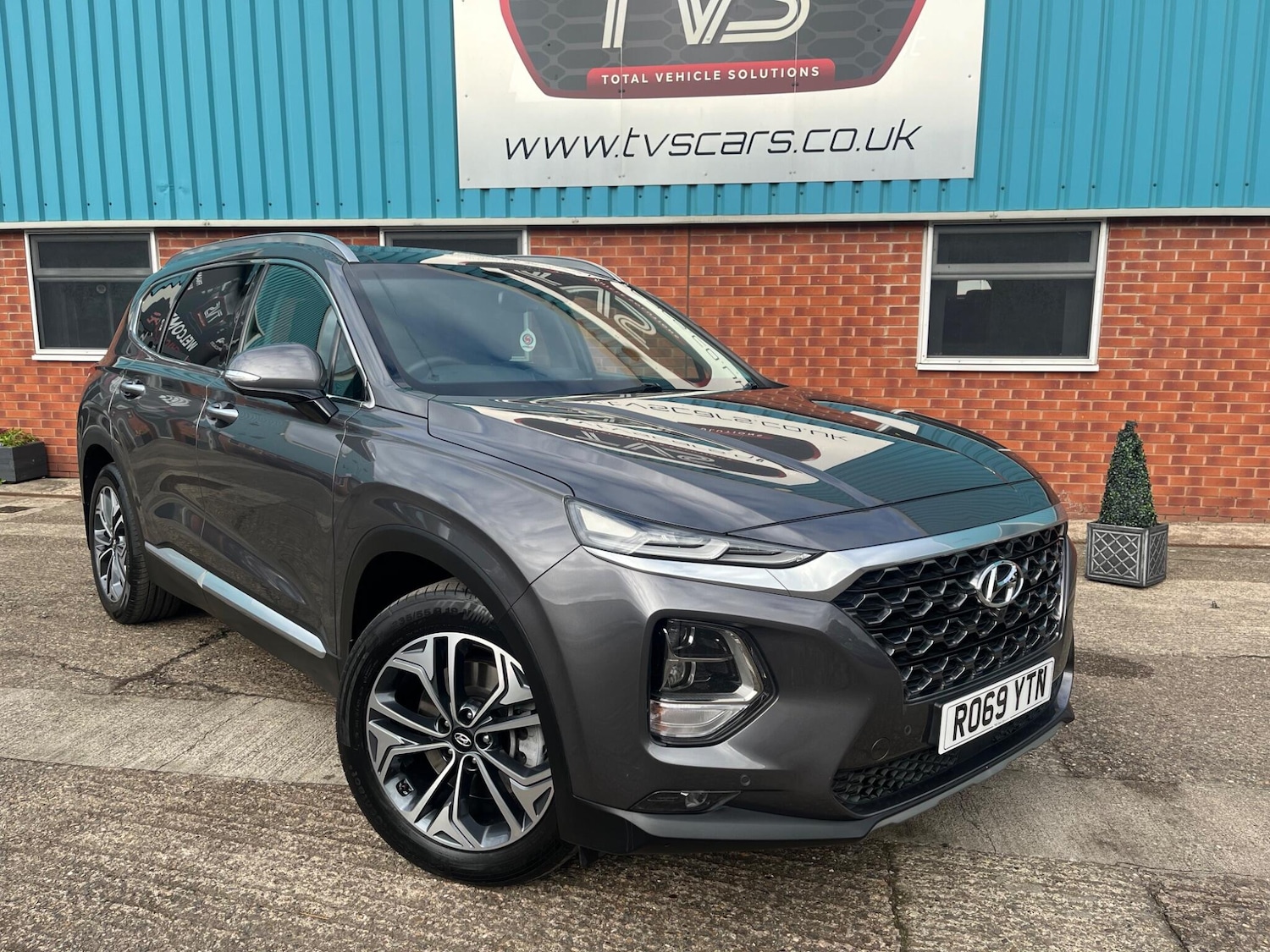 Used Hyundai Santa Fe 2019 for sale - 76349681: Photo 2