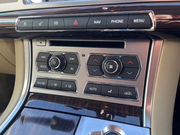 Used Jaguar XF 2015 for sale - 76238681: Photo 28