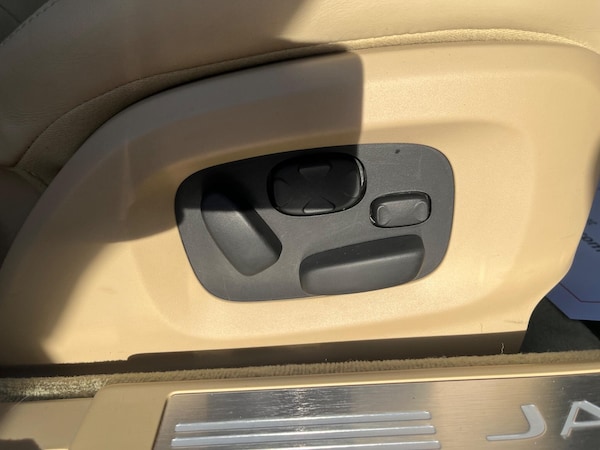 Used Jaguar XF 2015 for sale - 76238681: Photo 32