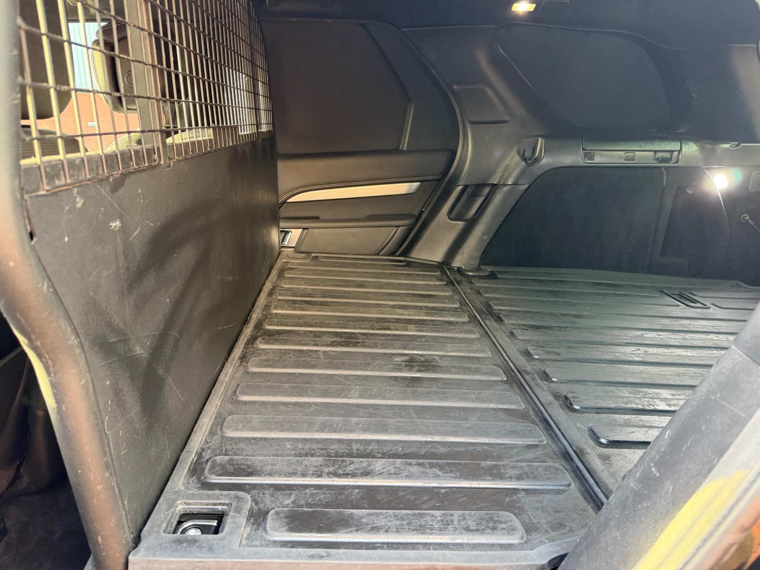 Used Land Rover Discovery 2023 for sale - 77253840: Photo 31