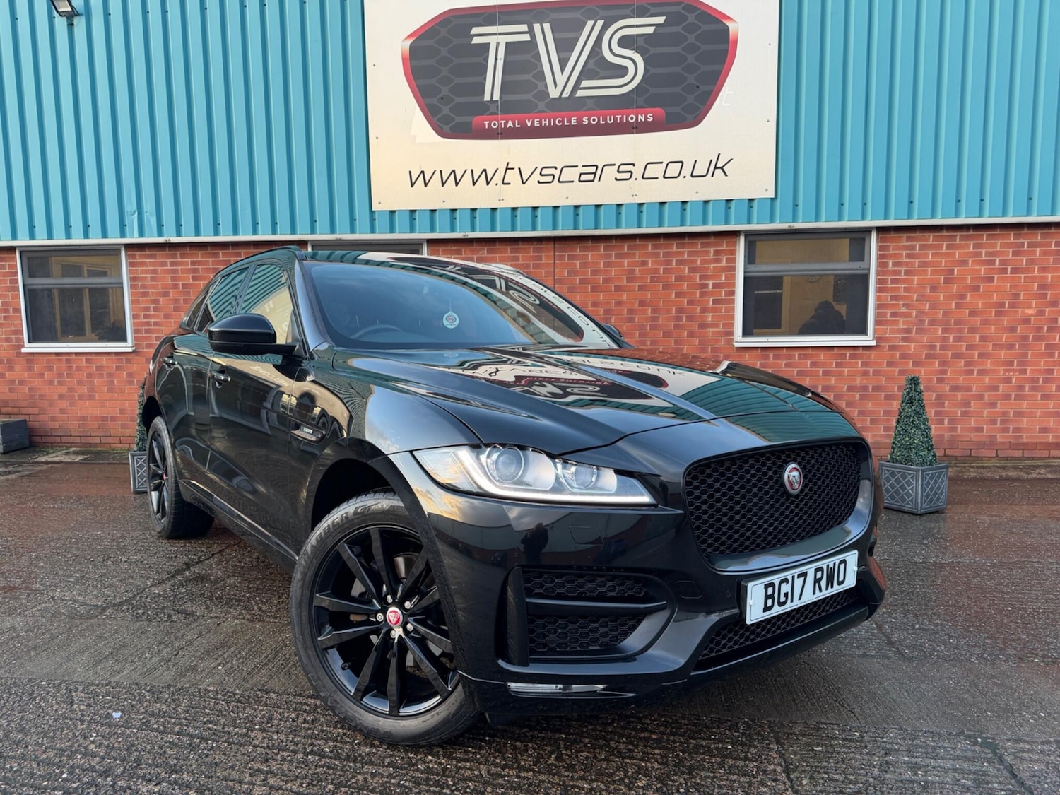Used Jaguar F-Pace 2017 for sale - 77524094: Photo 2