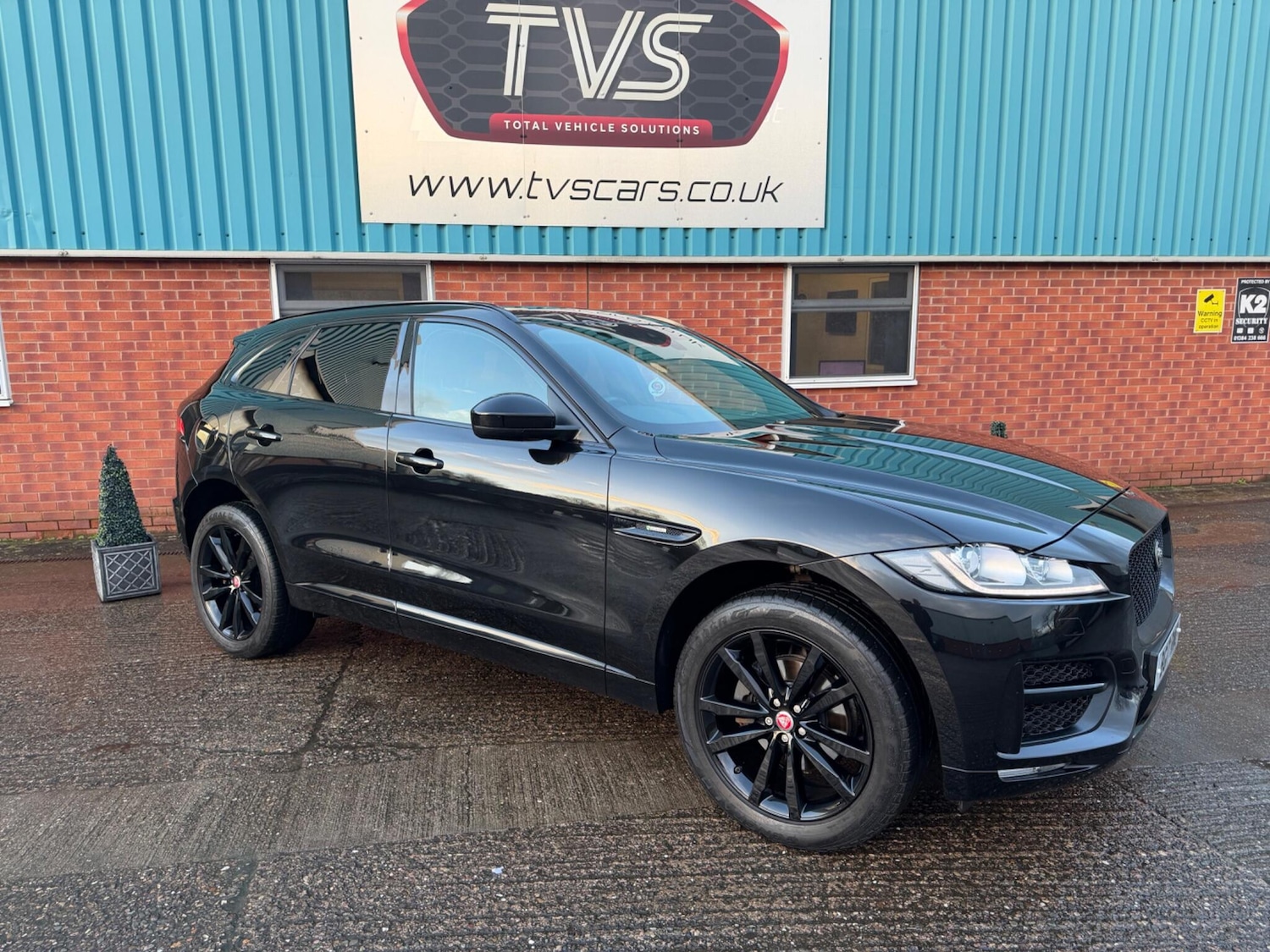 Used Jaguar F-Pace 2017 for sale - 77524094: Photo 4
