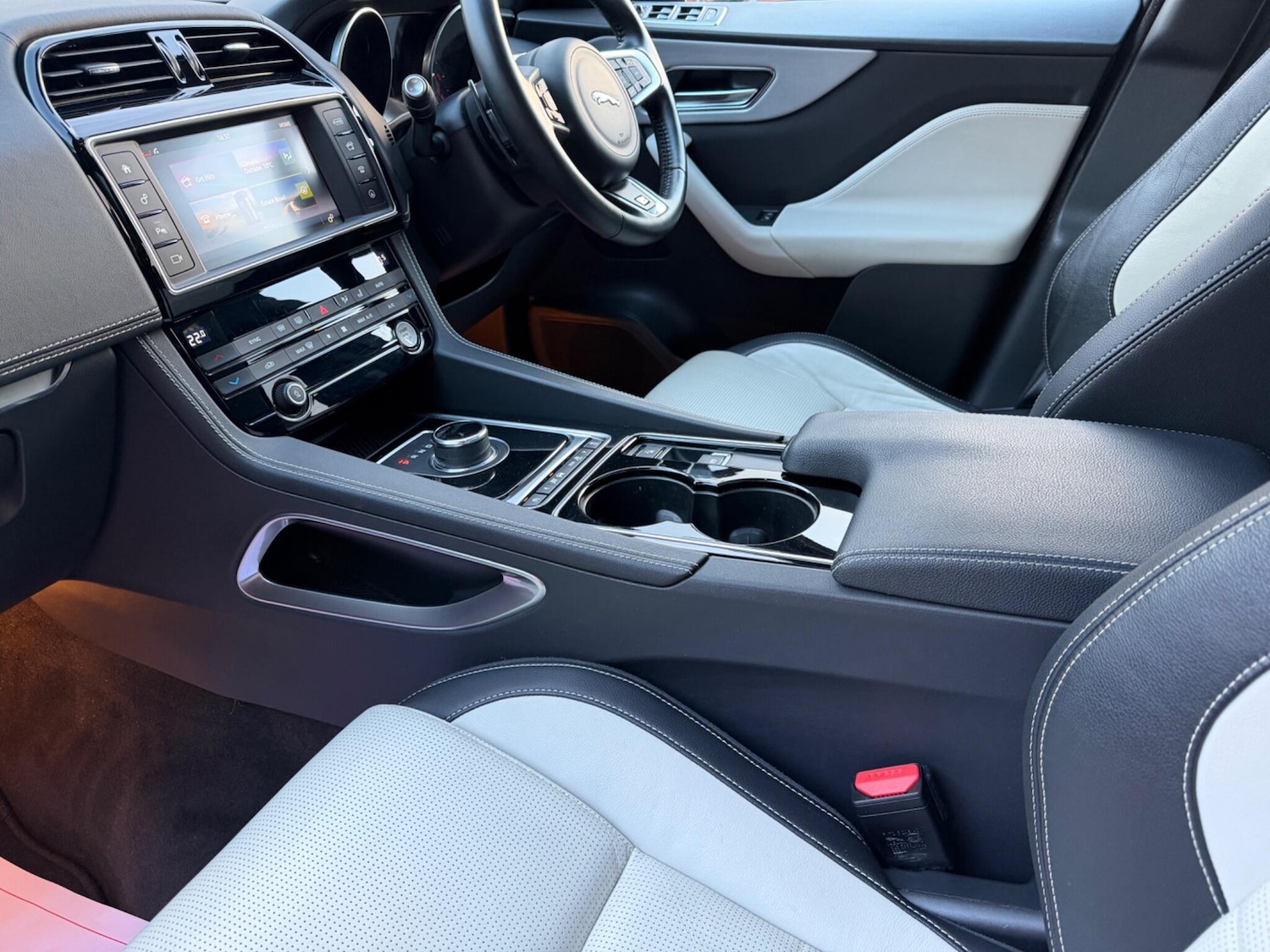 Used Jaguar F-Pace 2017 for sale - 77524094: Photo 8