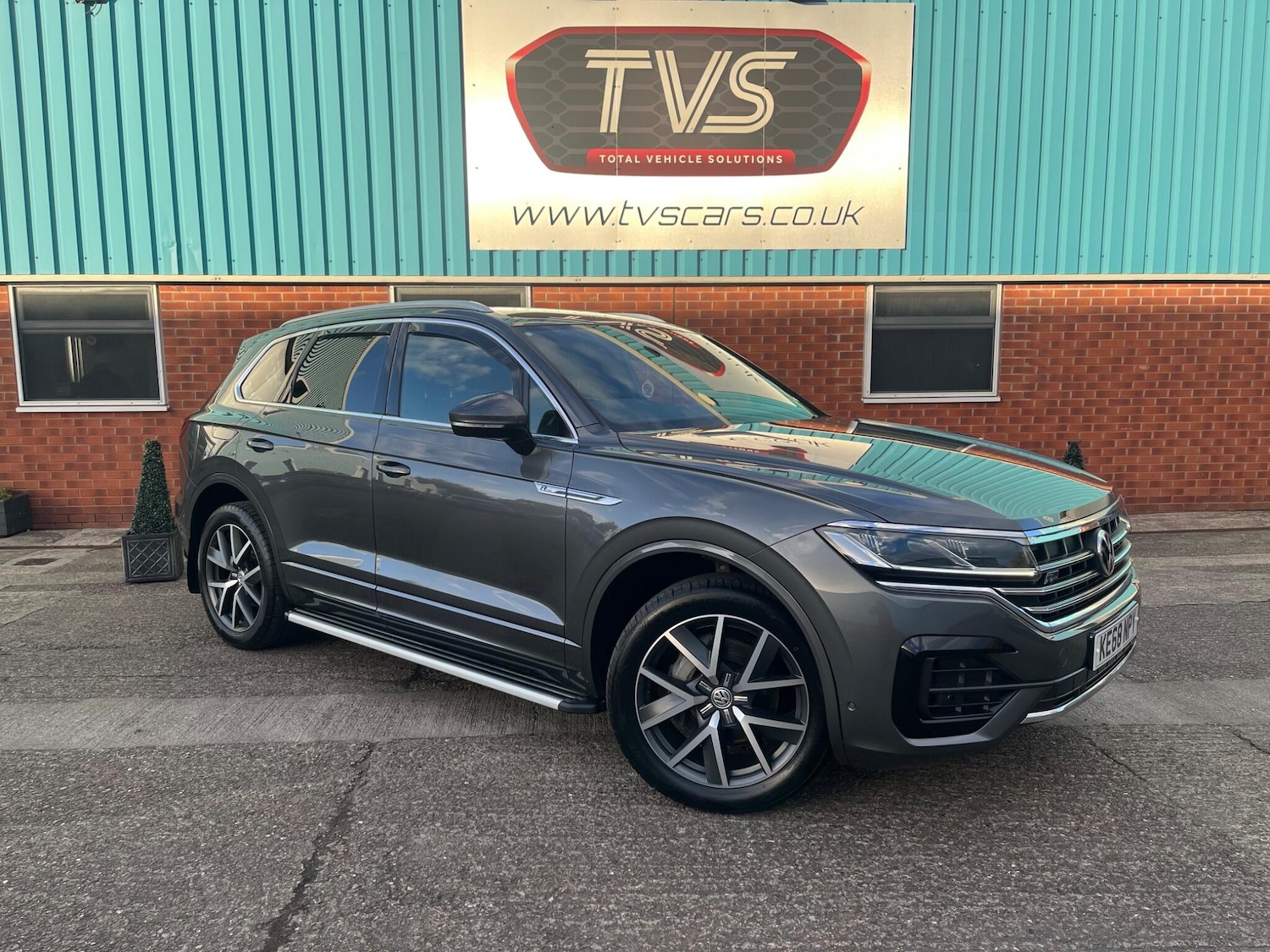 Used Volkswagen Touareg 2019 for sale - 76398385: Photo 1