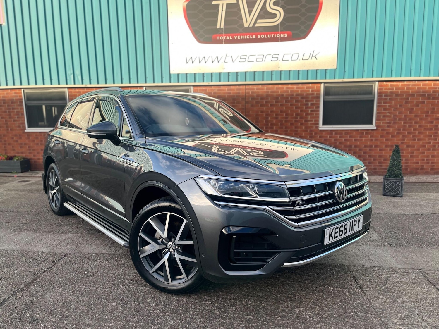 Used Volkswagen Touareg 2019 for sale - 76398385: Photo 2