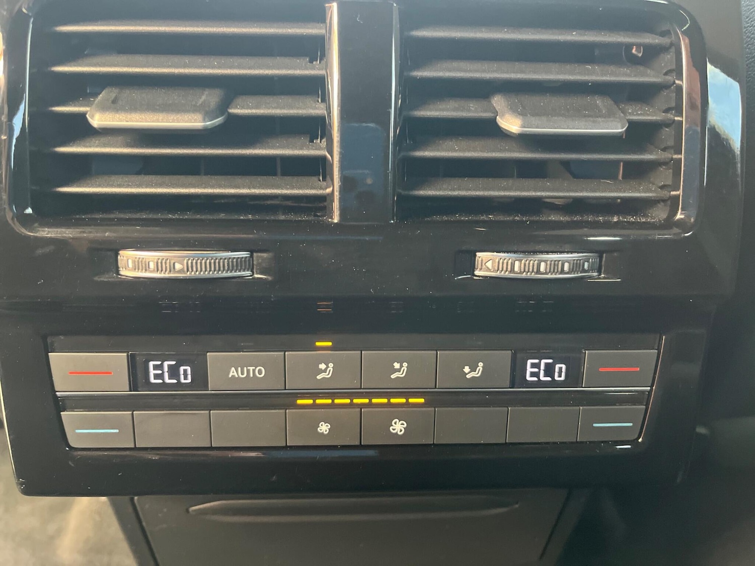 Used Volkswagen Touareg 2019 for sale - 76398385: Photo 30