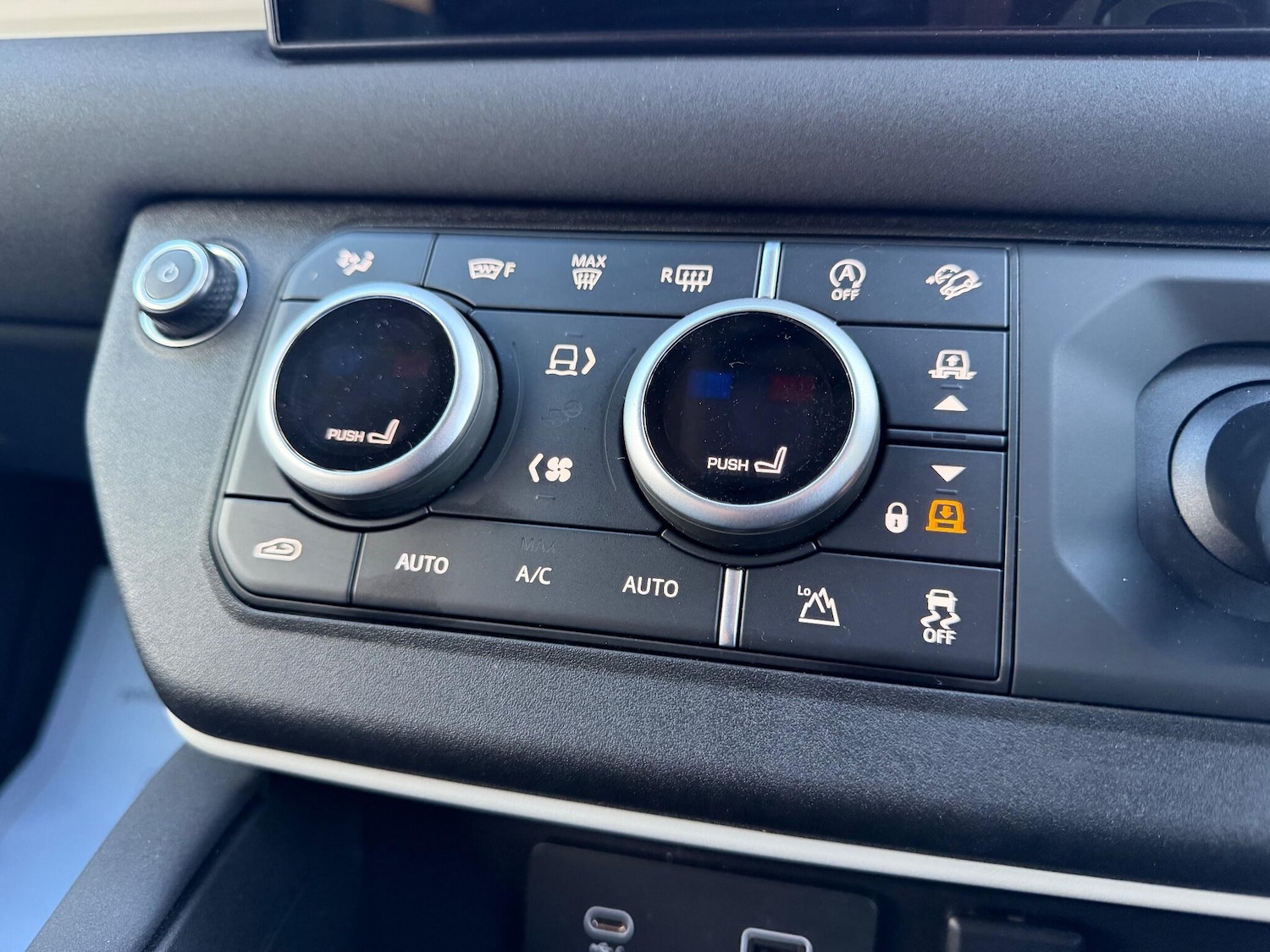 Used Land Rover Defender 110 2022 for sale - 76742966: Photo 25