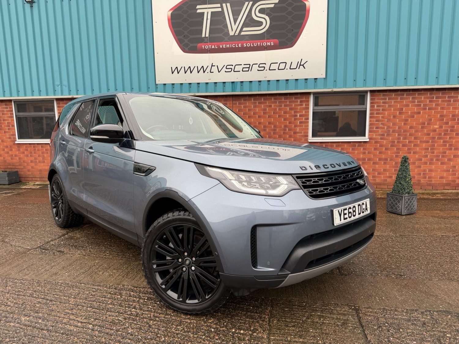 Used Land Rover Discovery 2018 for sale - 77425434: Photo 2
