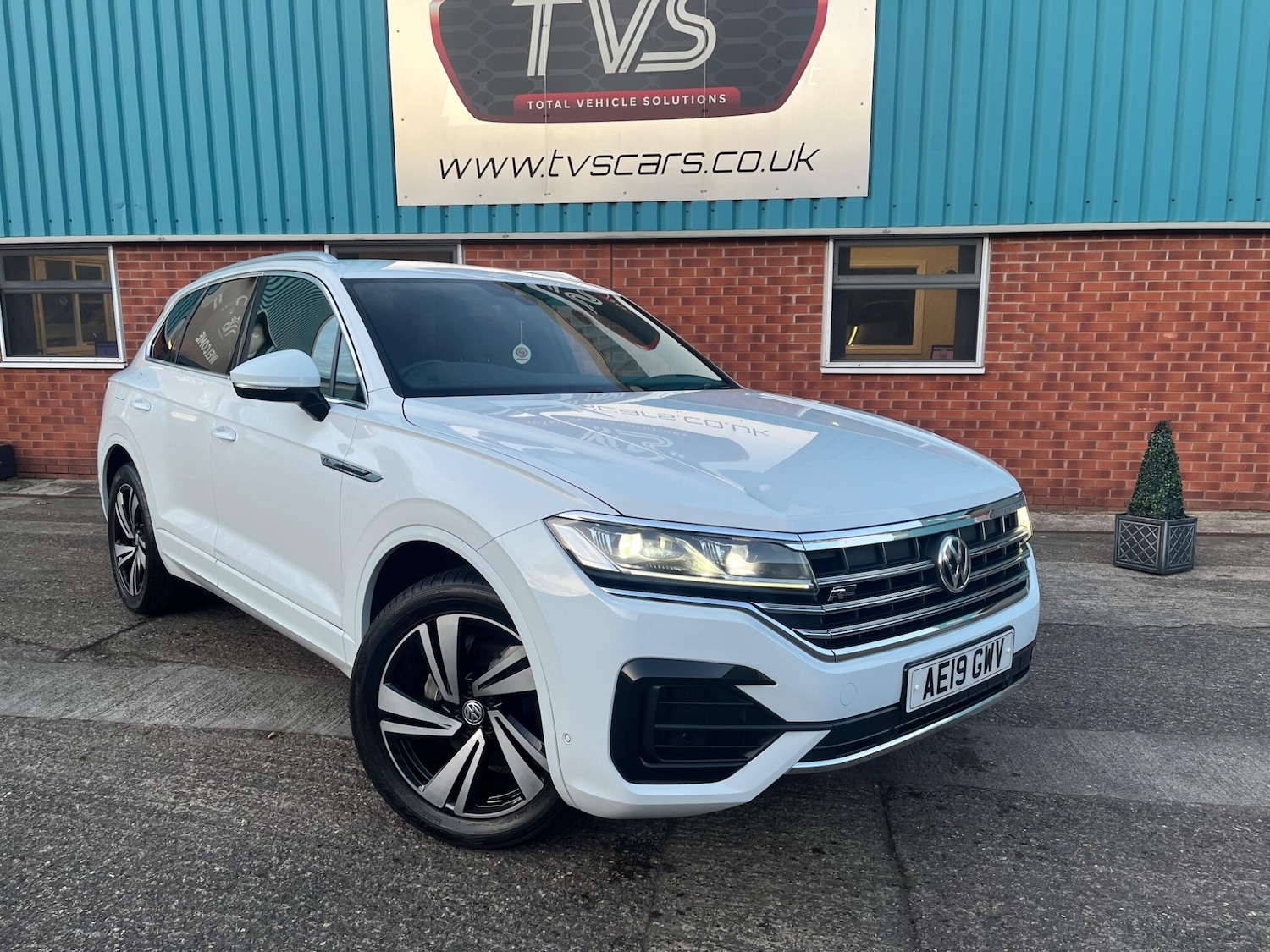 Used Volkswagen Touareg 2019 for sale - 76658863: Photo 2