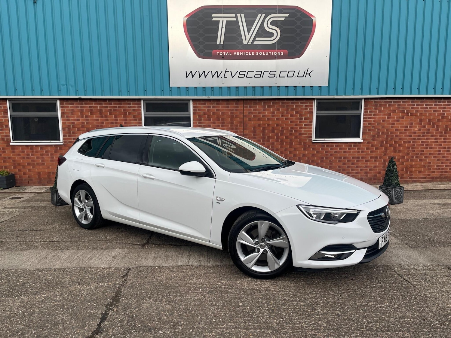 Used Vauxhall Insignia 2018 for sale - 76371385: Photo 1