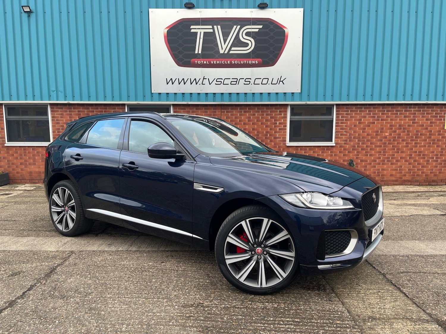 Used Jaguar F-Pace 2017 for sale - 76512161: Photo 1