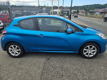 Used Peugeot 208 2012 for sale - 79367955: Photo