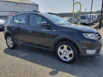 Used Dacia Sandero Stepway 2015 for sale - 79107909: Photo