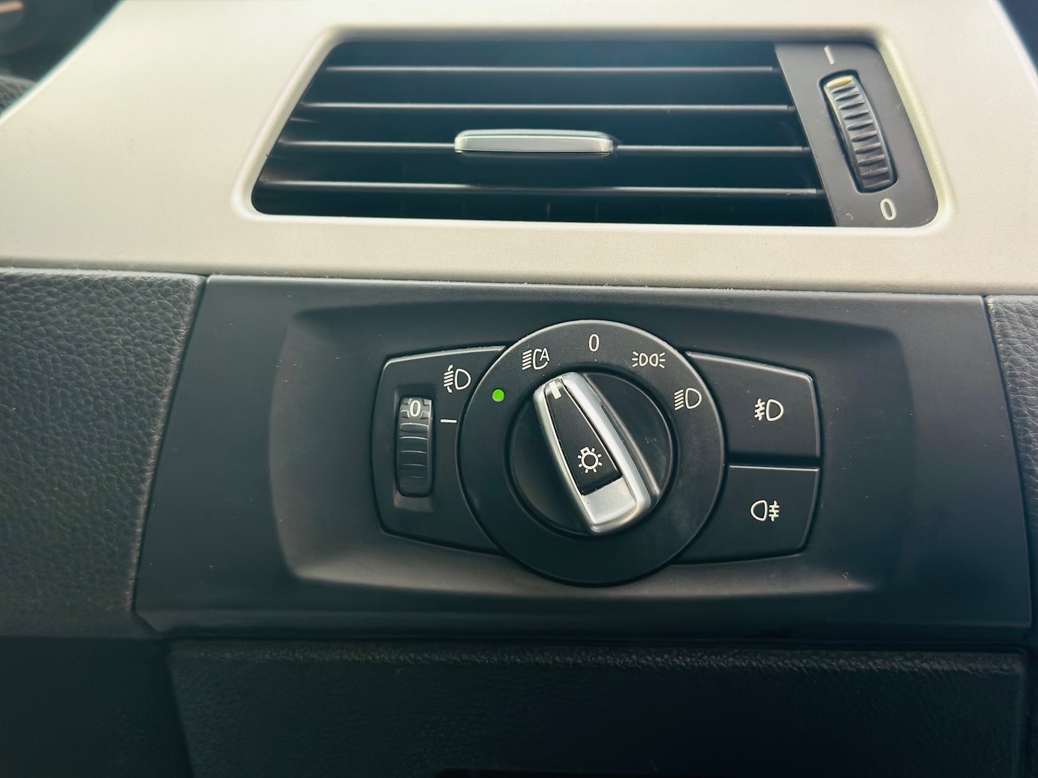 Used BMW 3 Series 2010 for sale - 76076075: Photo 25