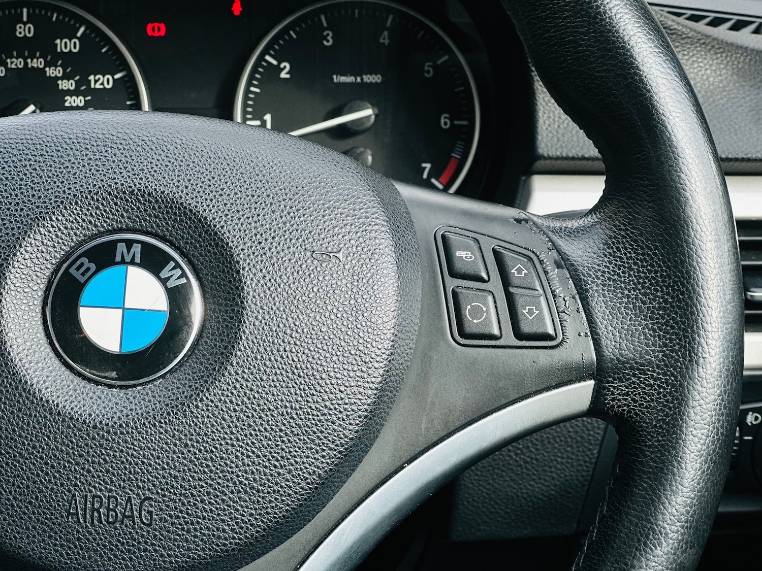 Used BMW 3 Series 2010 for sale - 76076075: Photo 35