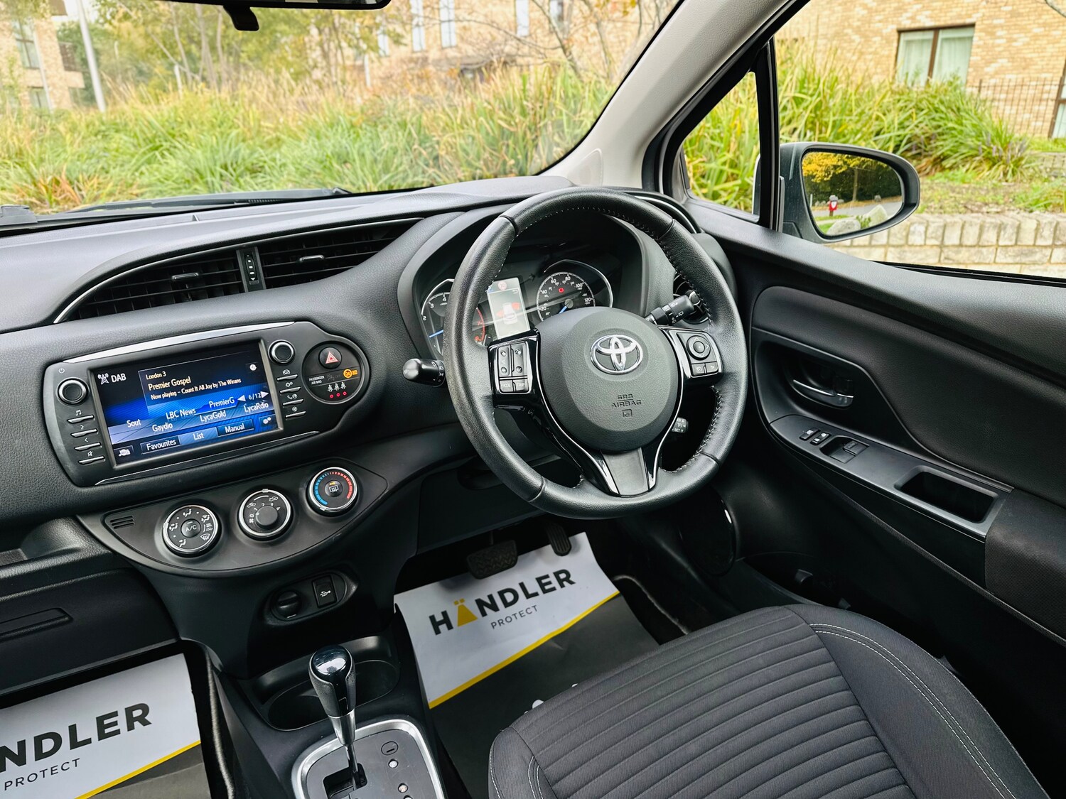 Used Toyota Yaris 2018 for sale - 76100252: Photo 15