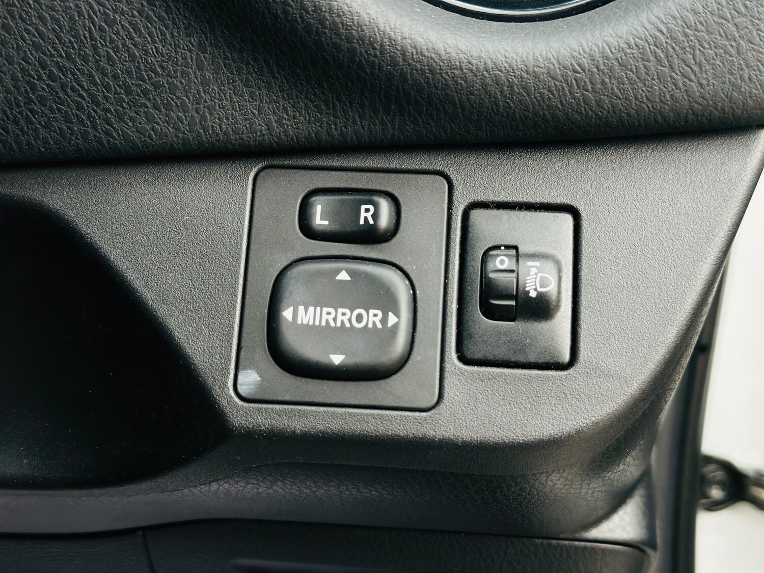 Used Toyota Yaris 2018 for sale - 76100252: Photo 42