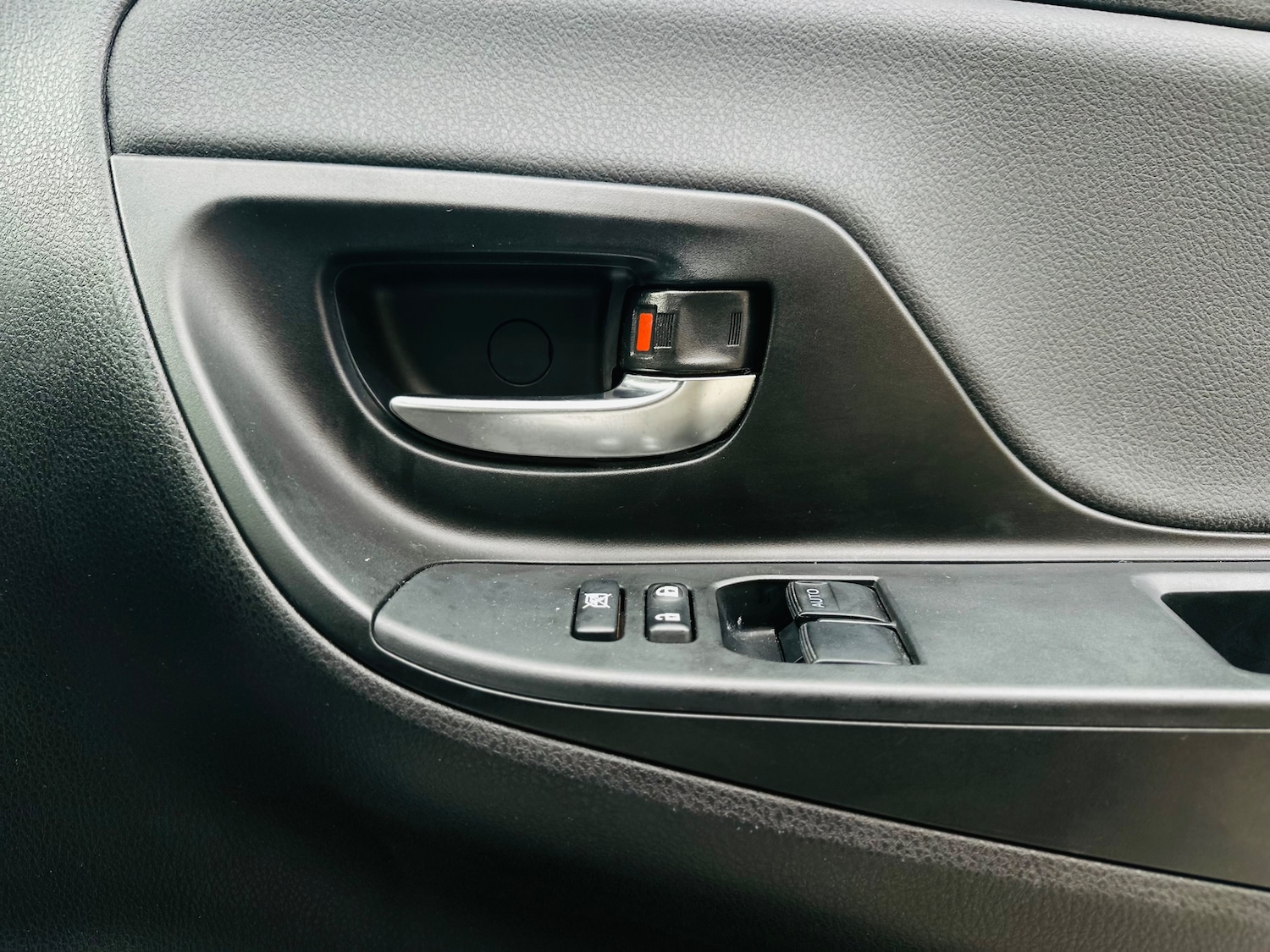 Used Toyota Yaris 2018 for sale - 76100252: Photo 49