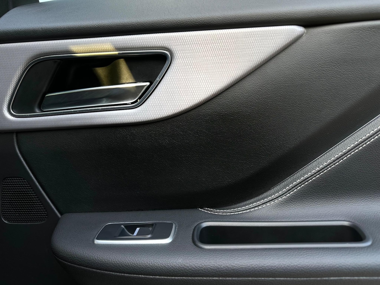 Used Jaguar F-Pace 2017 for sale - 76076079: Photo 69