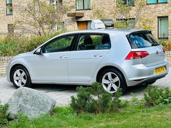 Used Volkswagen Golf 2015 for sale - 76076077: Photo
