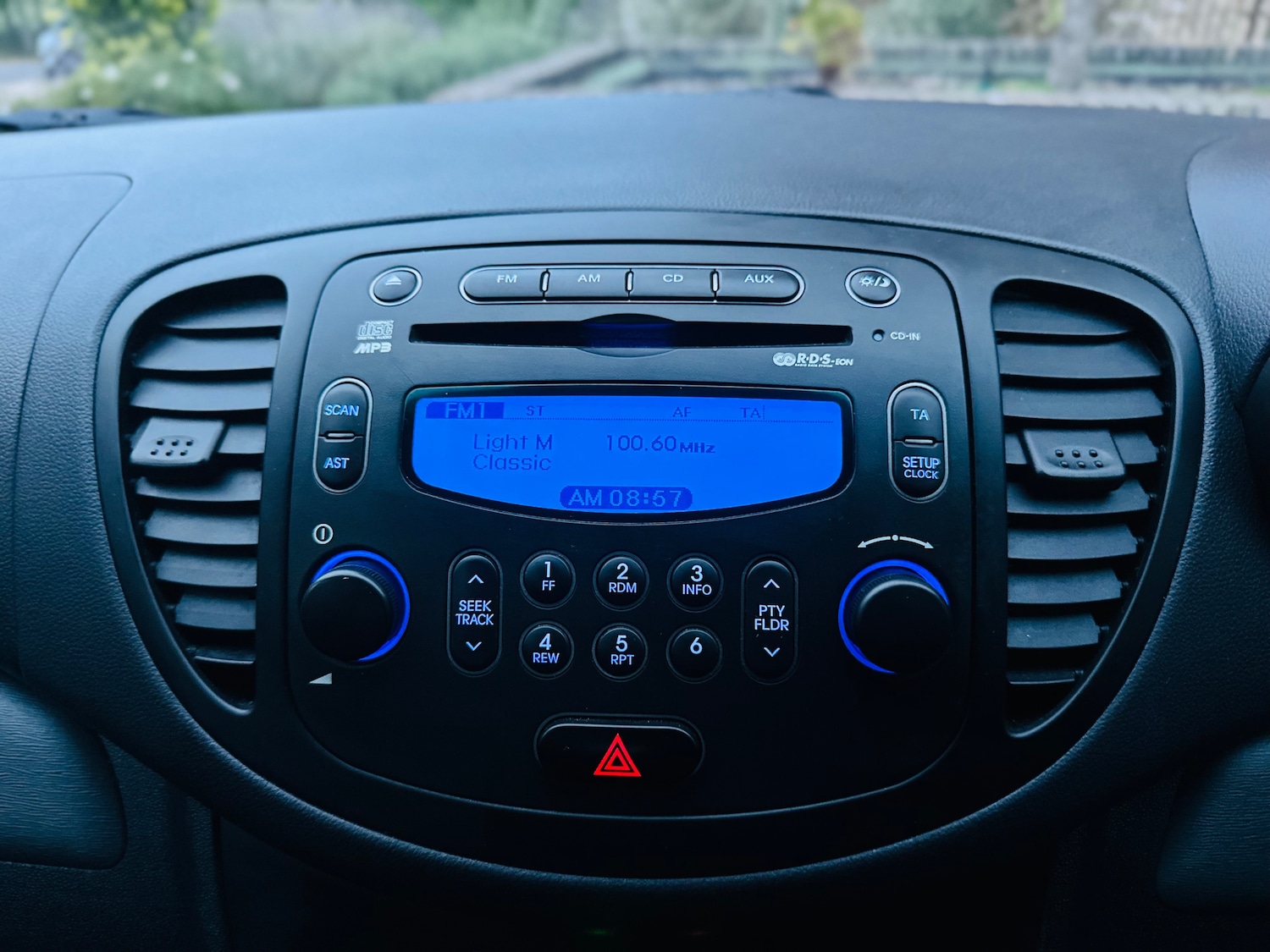 Used Hyundai i10 2013 for sale - 76076074: Photo 38