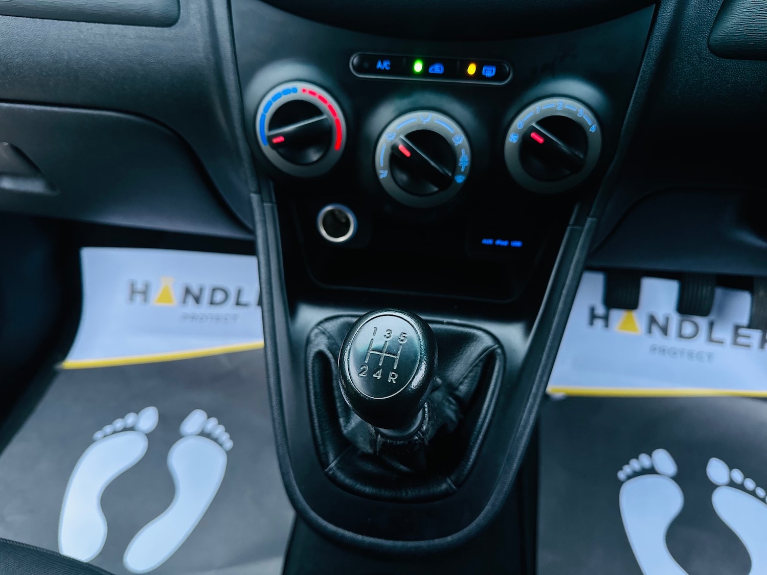 Used Hyundai i10 2013 for sale - 76076074: Photo 58