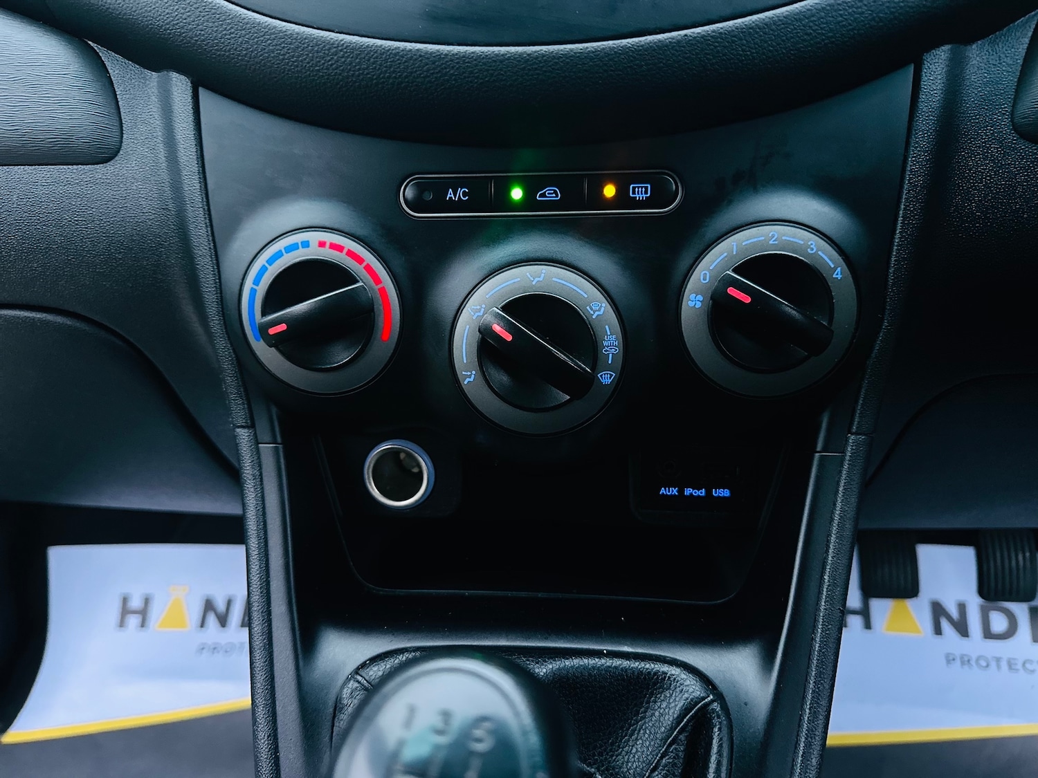 Used Hyundai i10 2013 for sale - 76076074: Photo 59