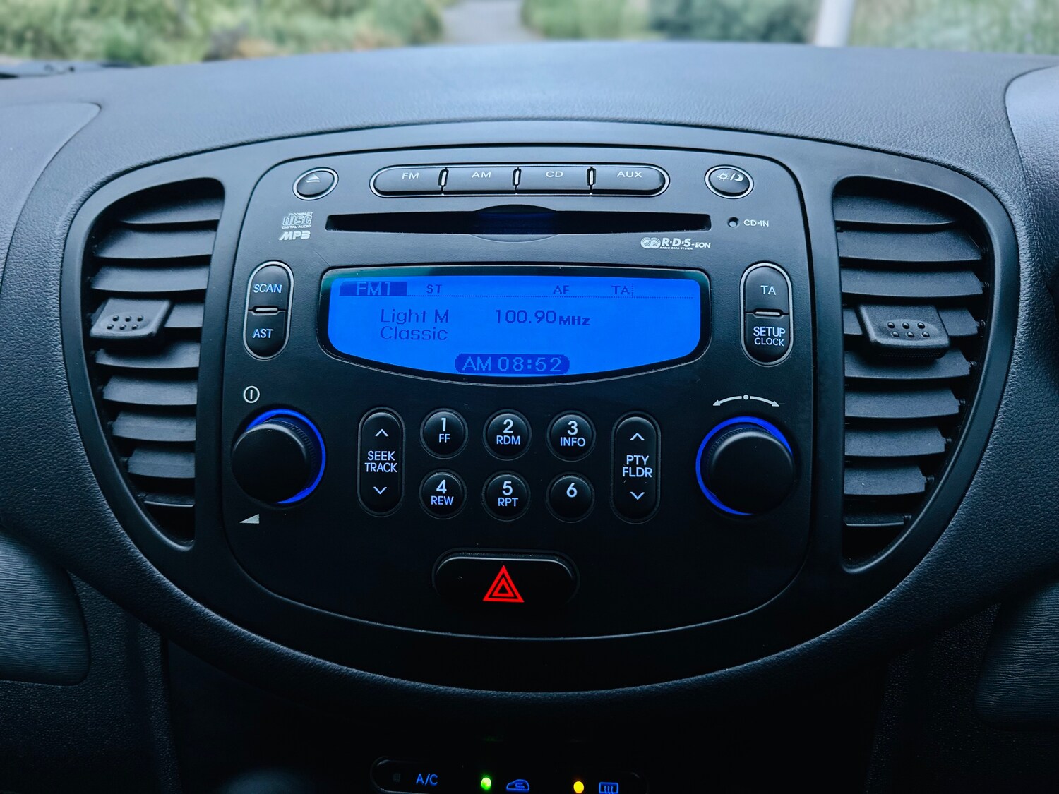 Used Hyundai i10 2013 for sale - 76076074: Photo 61