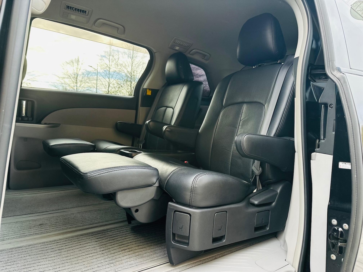 Used Toyota Estima 2025 for sale - 76557829: Photo 43