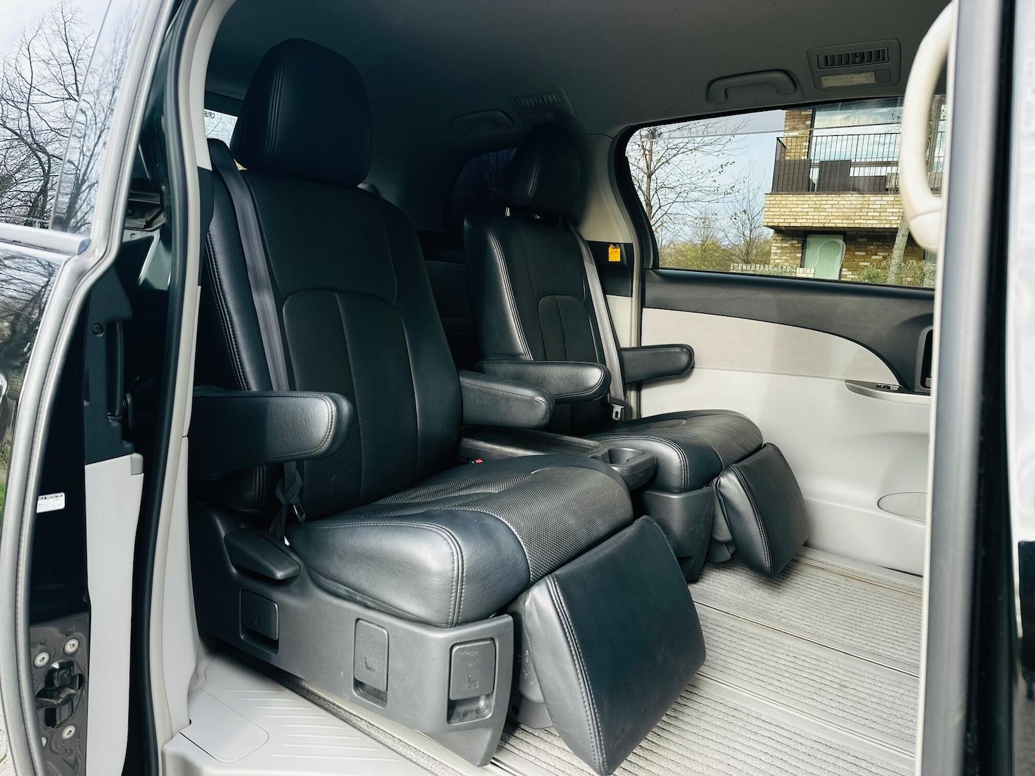 Used Toyota Estima 2025 for sale - 76557829: Photo 48