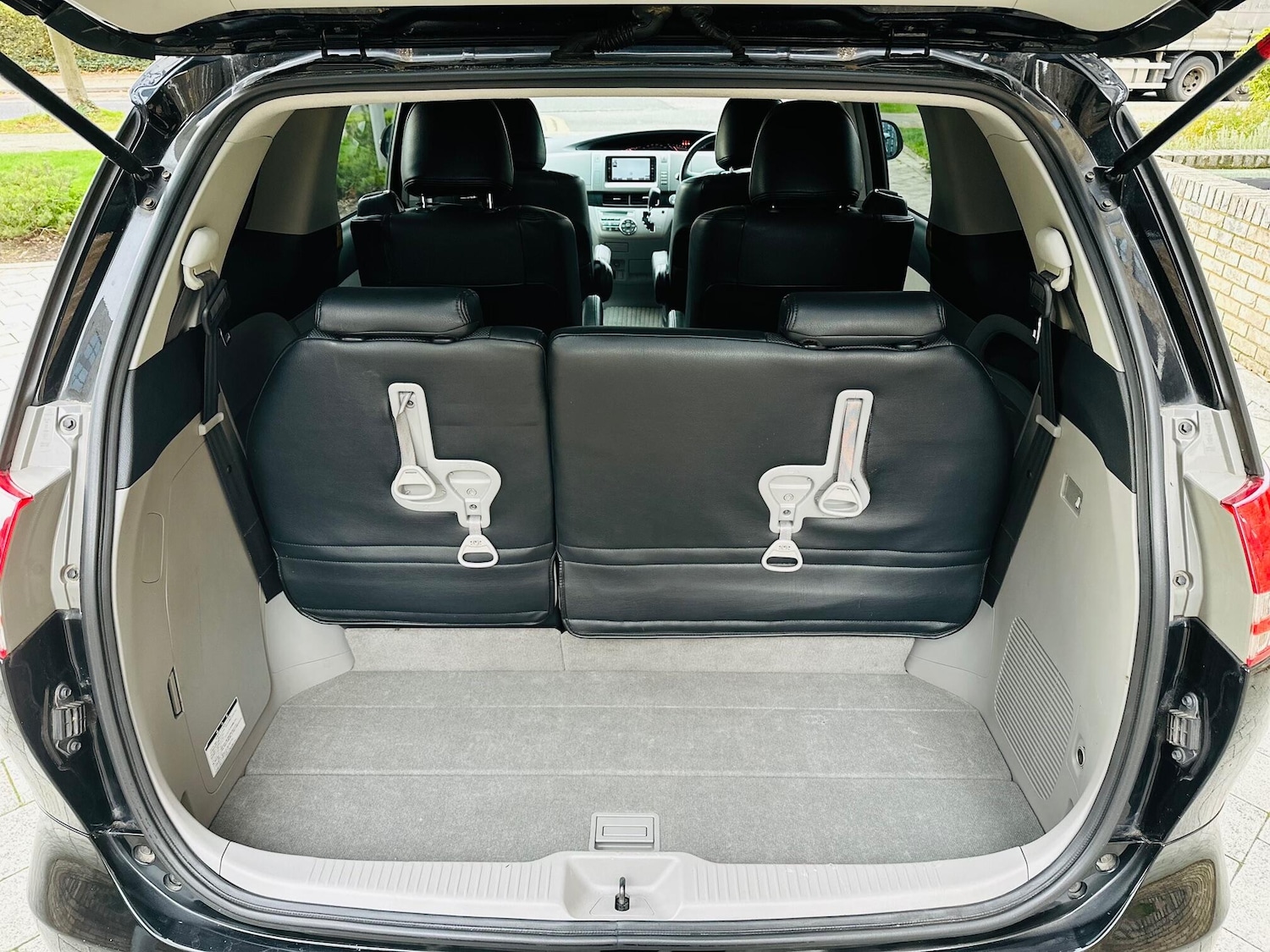 Used Toyota Estima 2025 for sale - 76557829: Photo 77