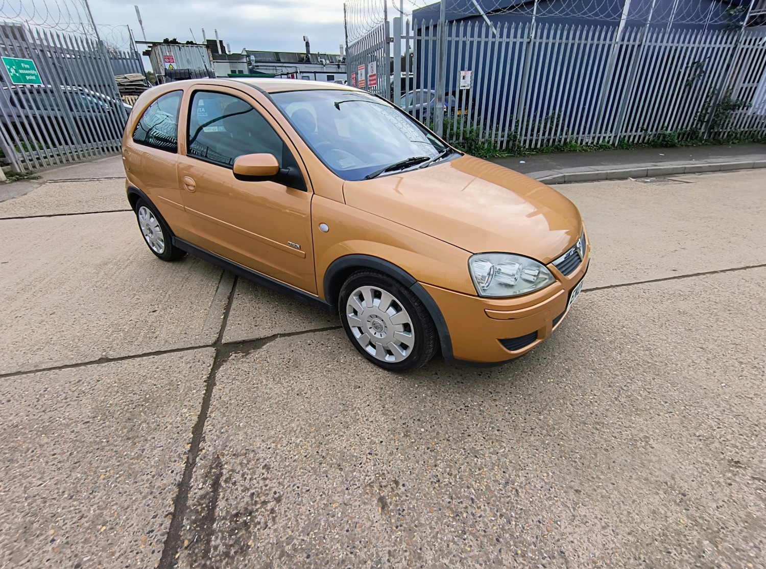 Used Vauxhall Corsa 2004 for sale - 76464006: Photo 2