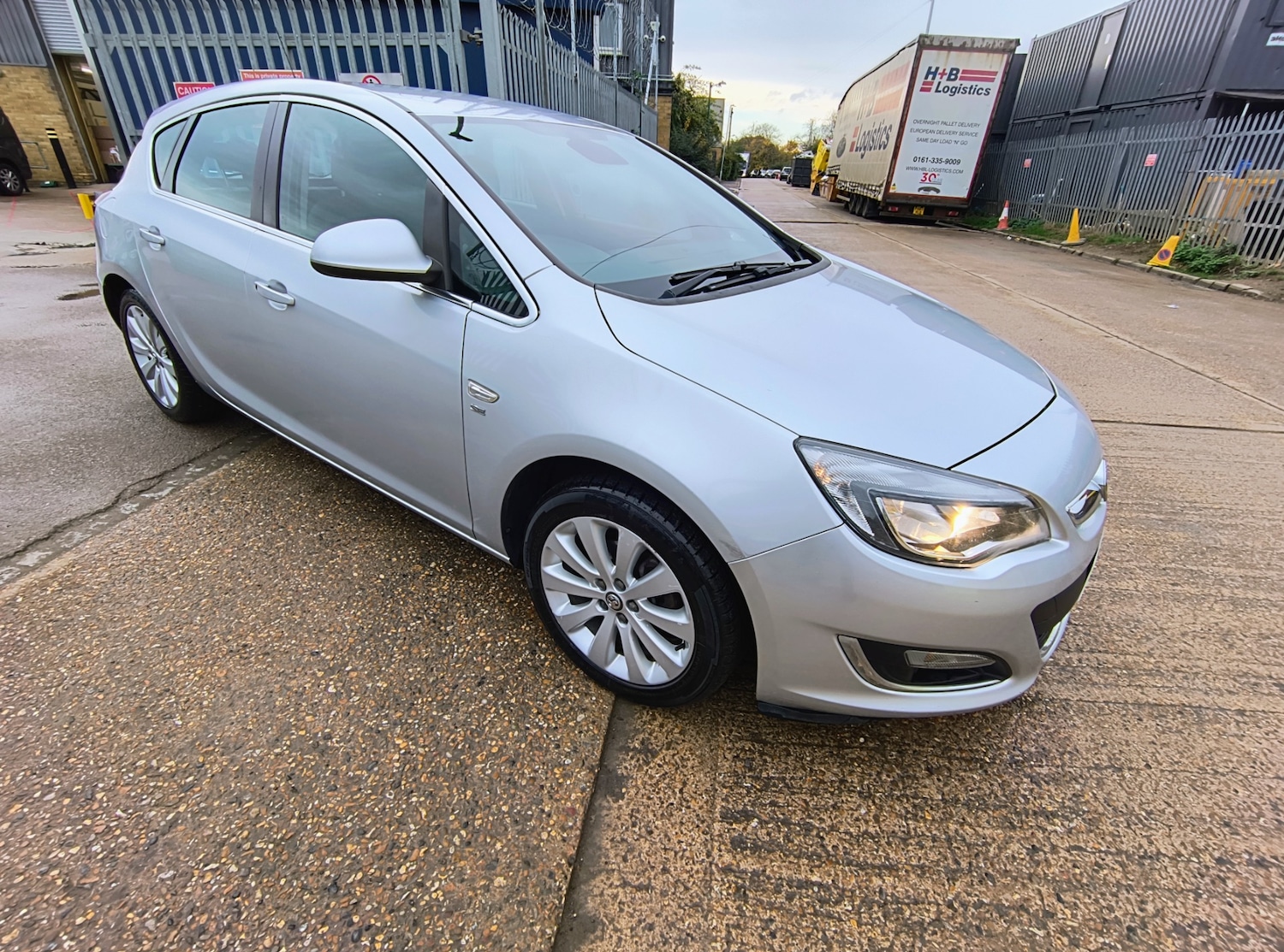 Used Vauxhall Astra 2014 for sale - 76492470: Photo 1