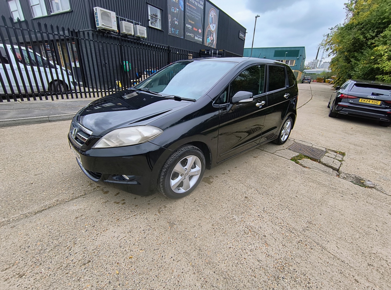 Used Honda FR-V 2009 for sale - 76128657: Photo 3