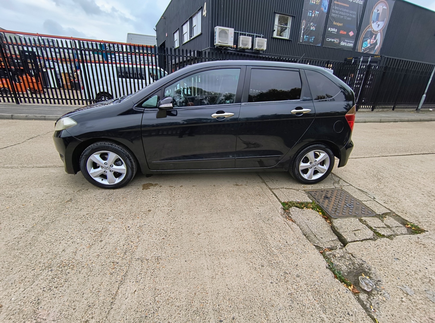 Used Honda FR-V 2009 for sale - 76128657: Photo 4