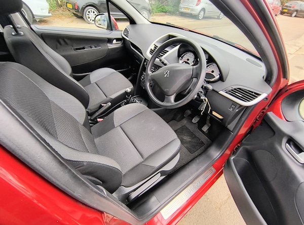Used Peugeot 207 2010 for sale - 76264310: Photo 13