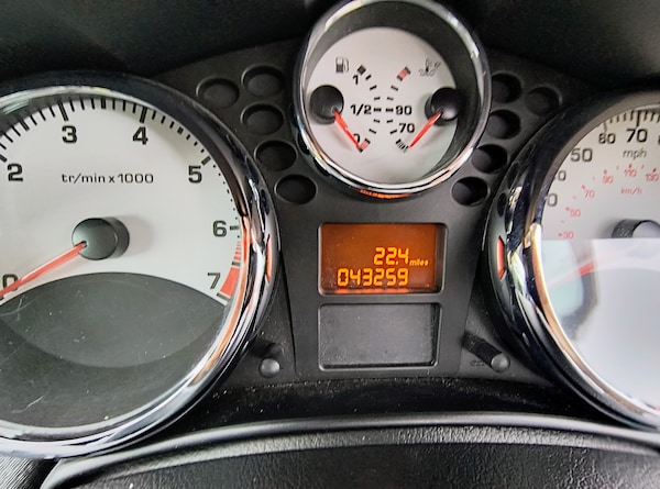 Used Peugeot 207 2010 for sale - 76264310: Photo 14