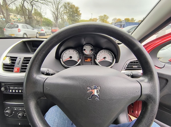 Used Peugeot 207 2010 for sale - 76264310: Photo 15