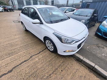 Used Hyundai i20 2018 for sale - 77409268: Photo