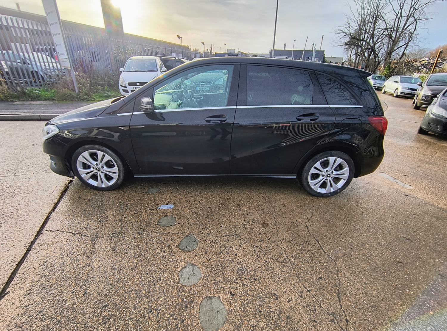 Used Mercedes-Benz B Class 2017 for sale - 76851797: Photo 2